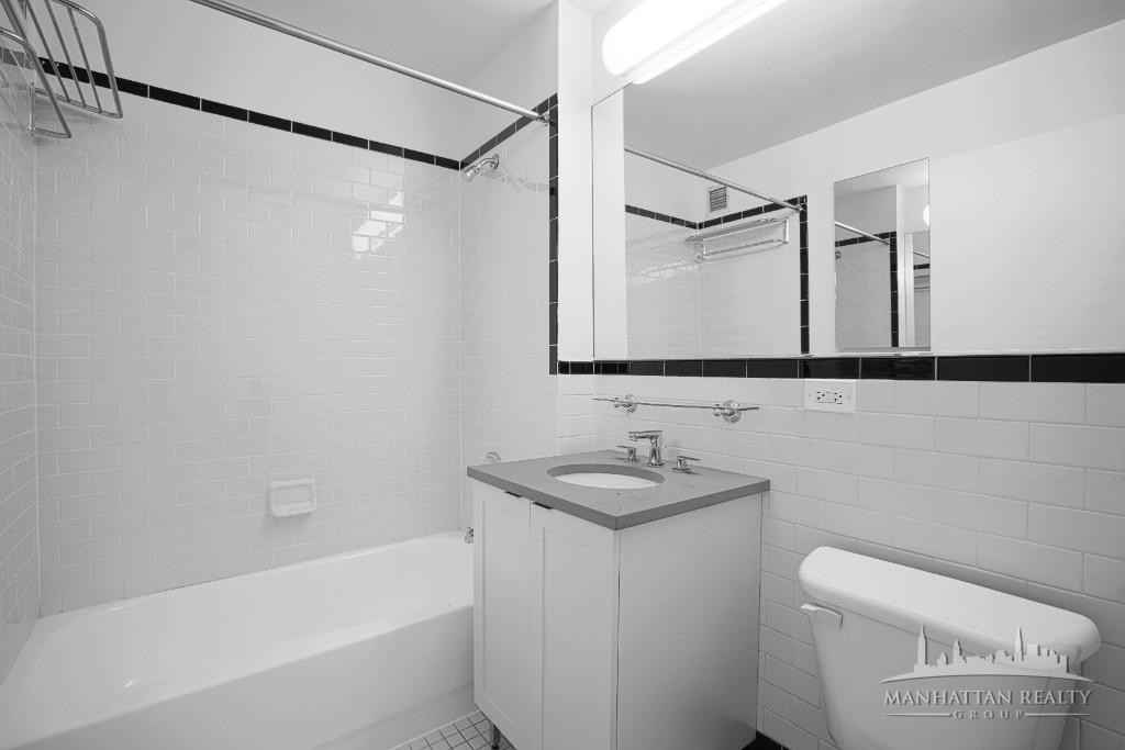 W 42nd St #23G - Photo 3 of 4