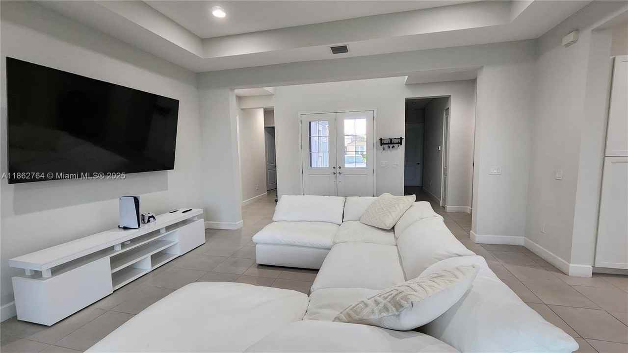 4625 Citrus Blossom Court - Photo 5 of 23