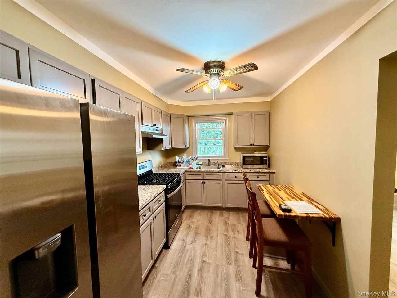 516 Mclean Ave - Photo 3 of 11