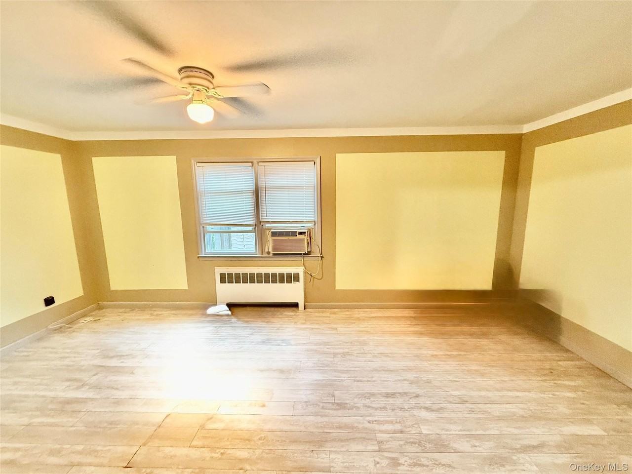 516 Mclean Ave - Photo 4 of 11