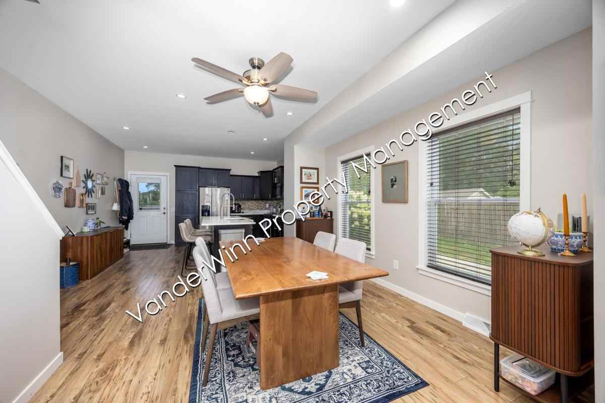 739 Bates Street Southeast - Photo 4 of 11