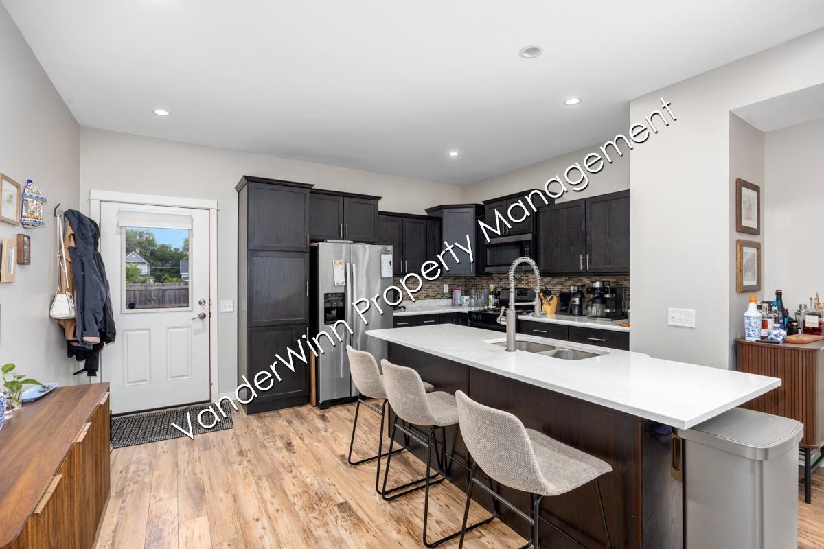 739 Bates Street Southeast - Photo 2 of 11