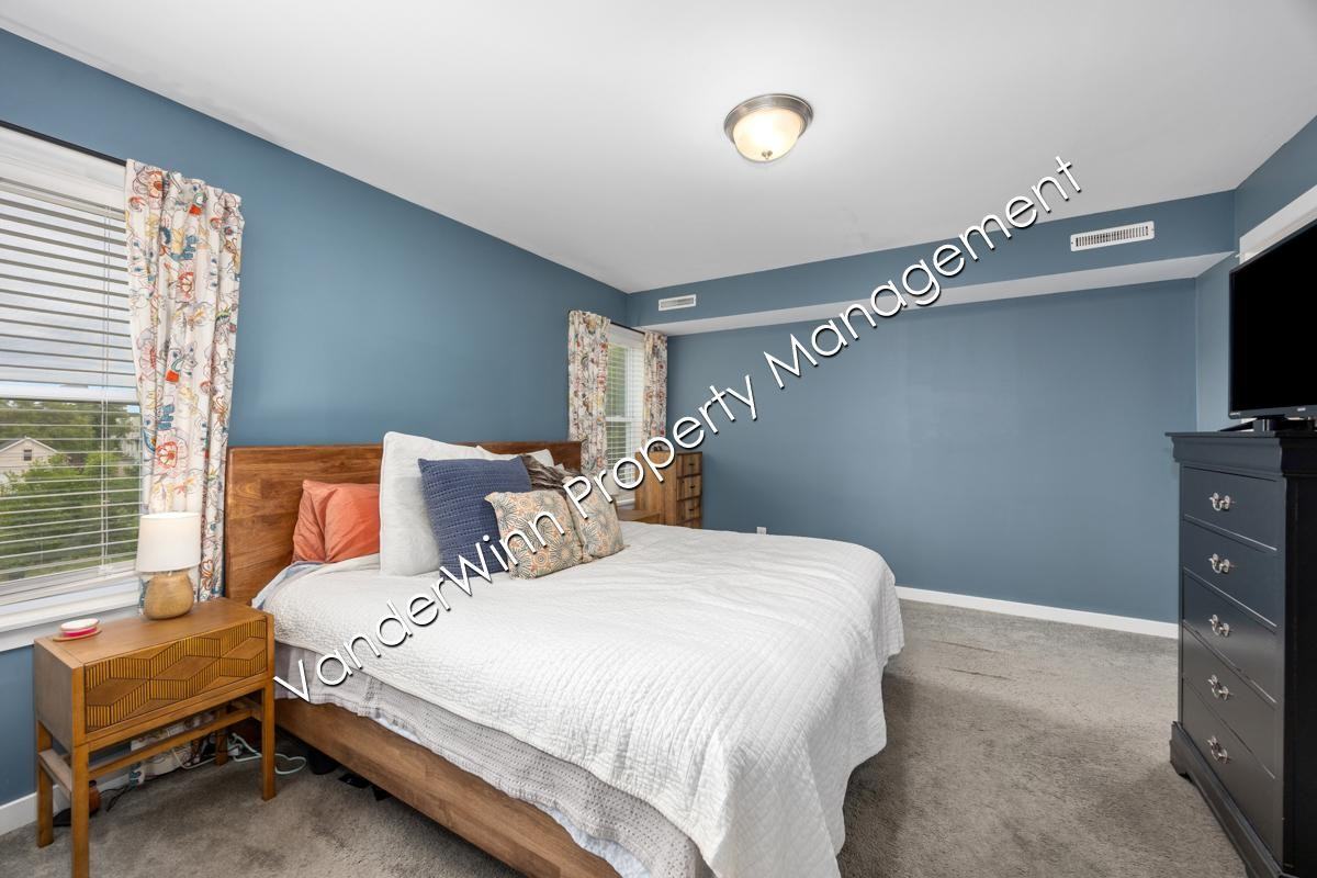 739 Bates Street Southeast - Photo 7 of 11