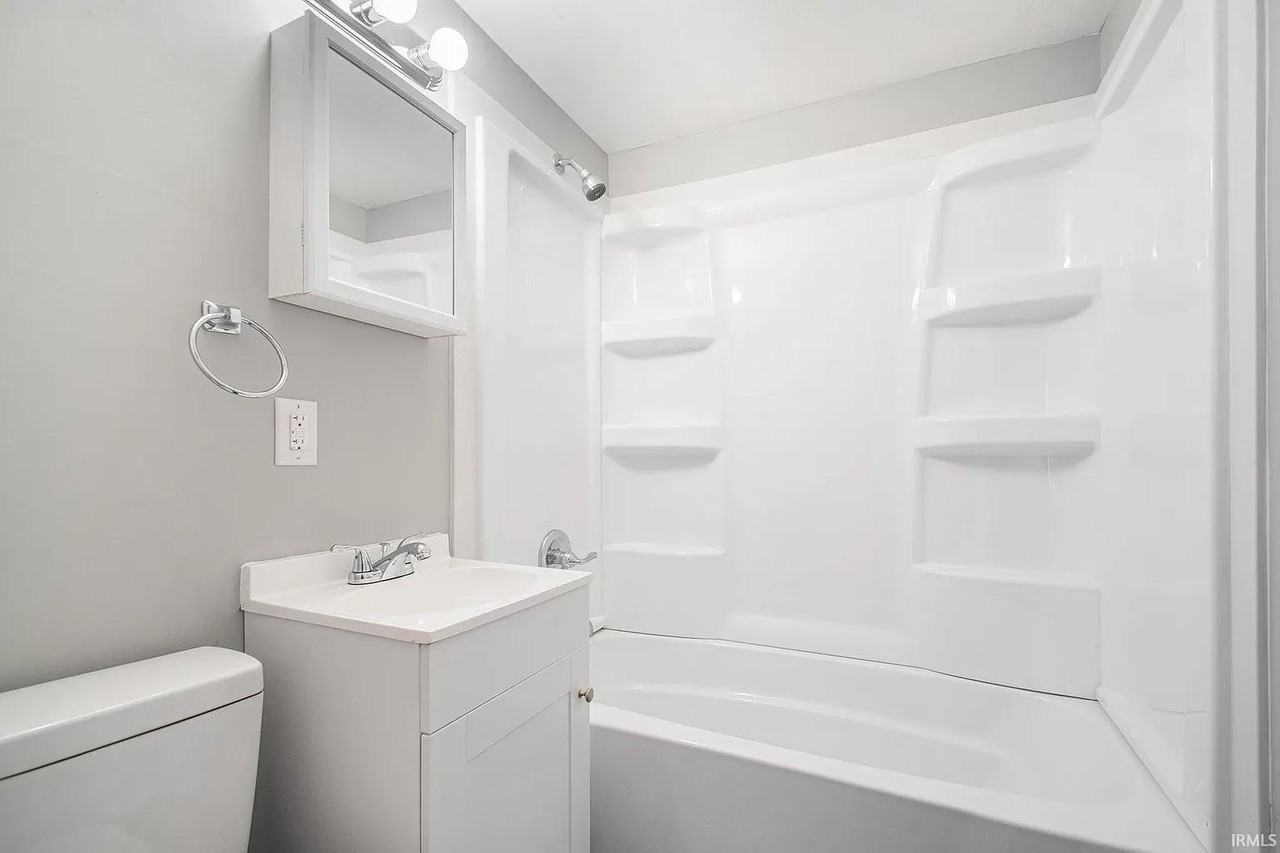 1534 E Bowman St - Photo 2 of 10