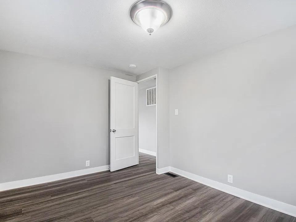 1534 E Bowman St - Photo 4 of 10