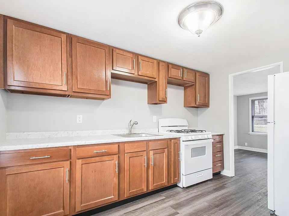 1534 E Bowman St - Photo 5 of 10