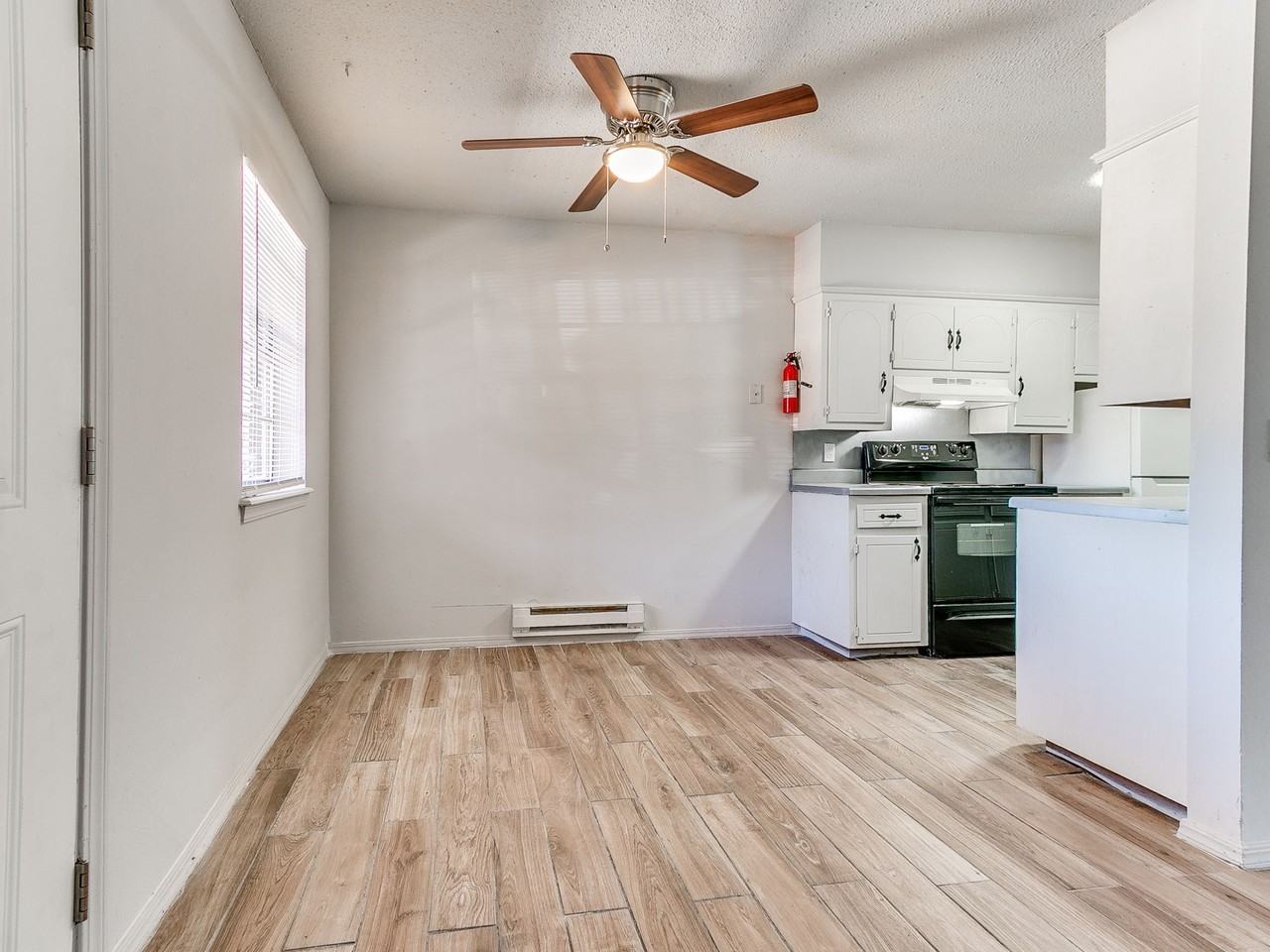 220 Southwest 34th Street - Photo 4 of 13