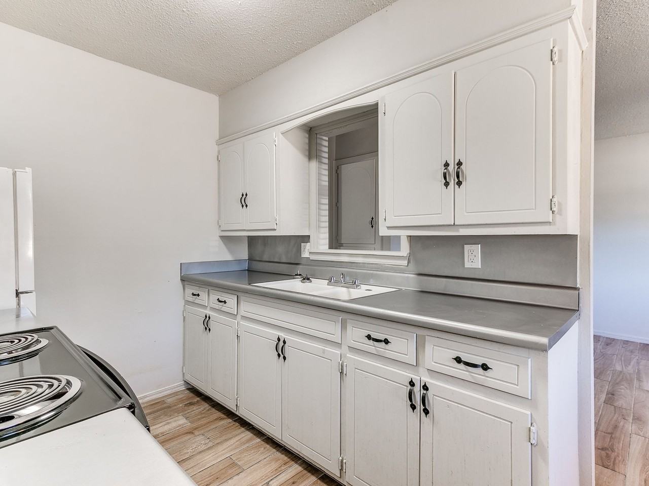 220 Southwest 34th Street - Photo 7 of 13