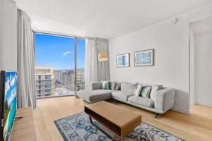 featured image of 1001 Queen St #4007