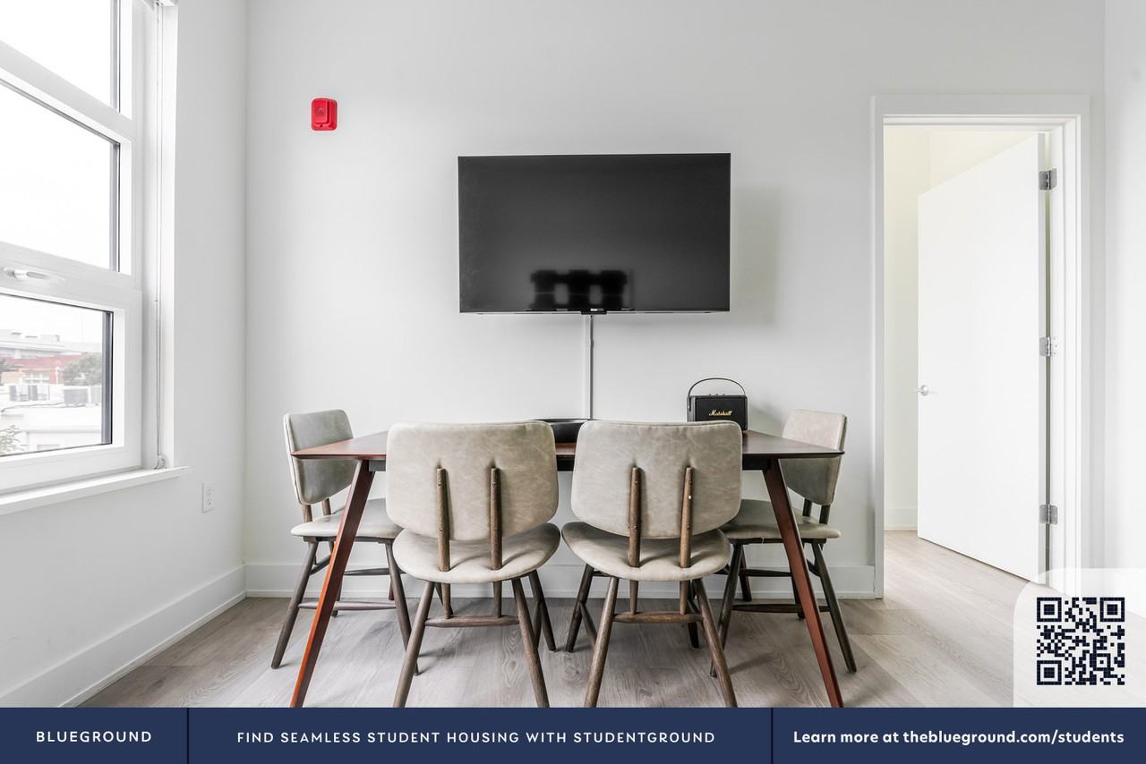 1324 North Capitol Street Northeast - Photo 6 of 23