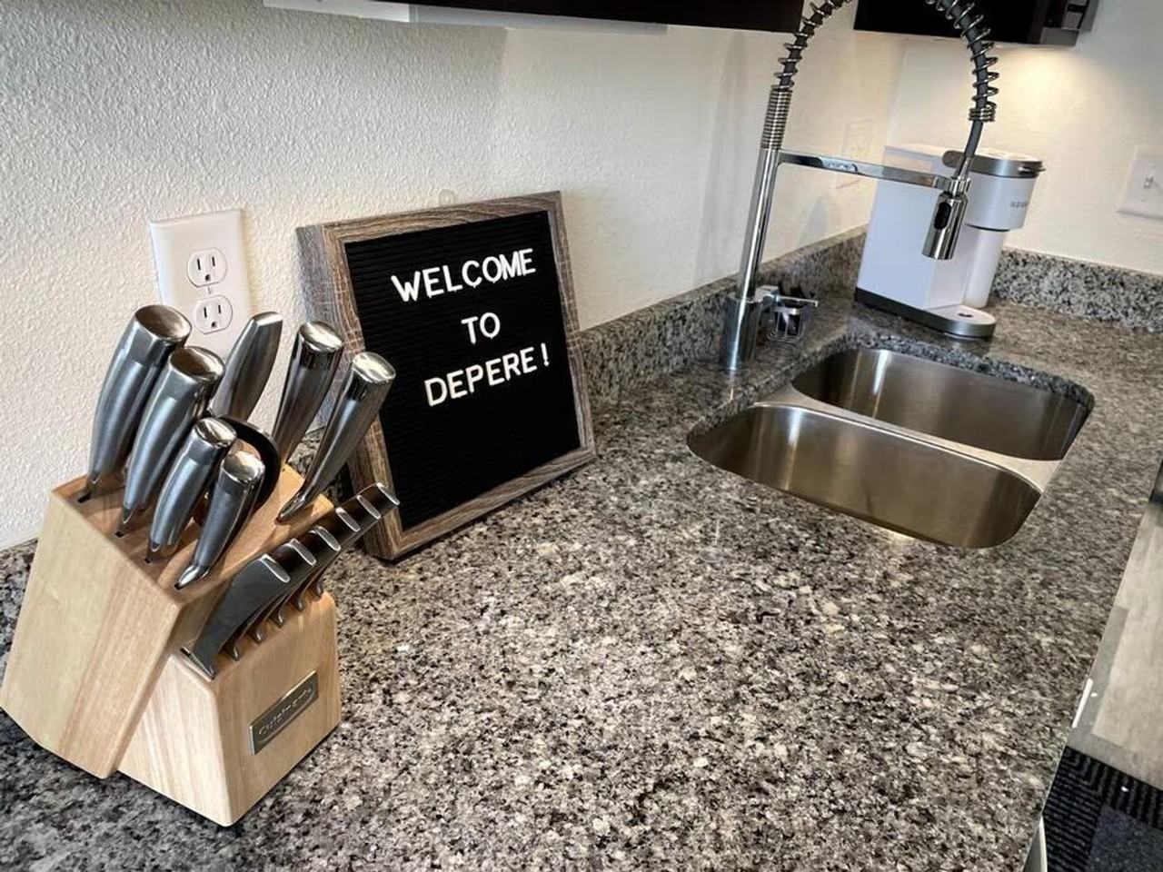 922 Oak St #1253107P - Photo 6 of 16