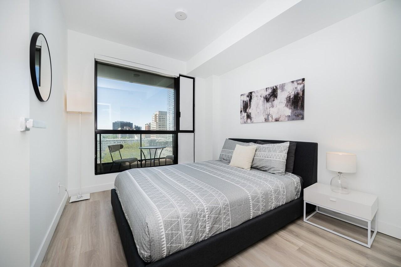 1463 Av Argyle #1261825P - Photo 3 of 40