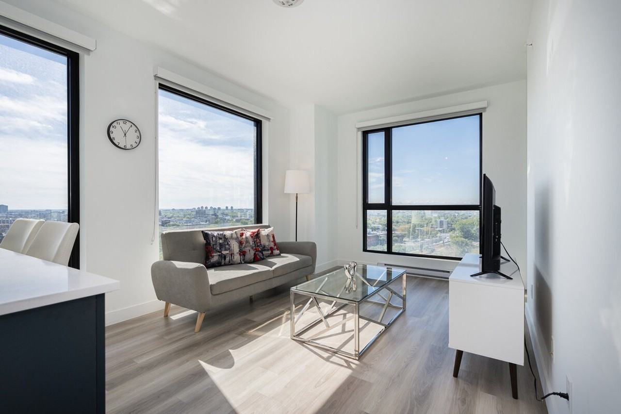 1463 Av Argyle #1261825P - Photo 4 of 40