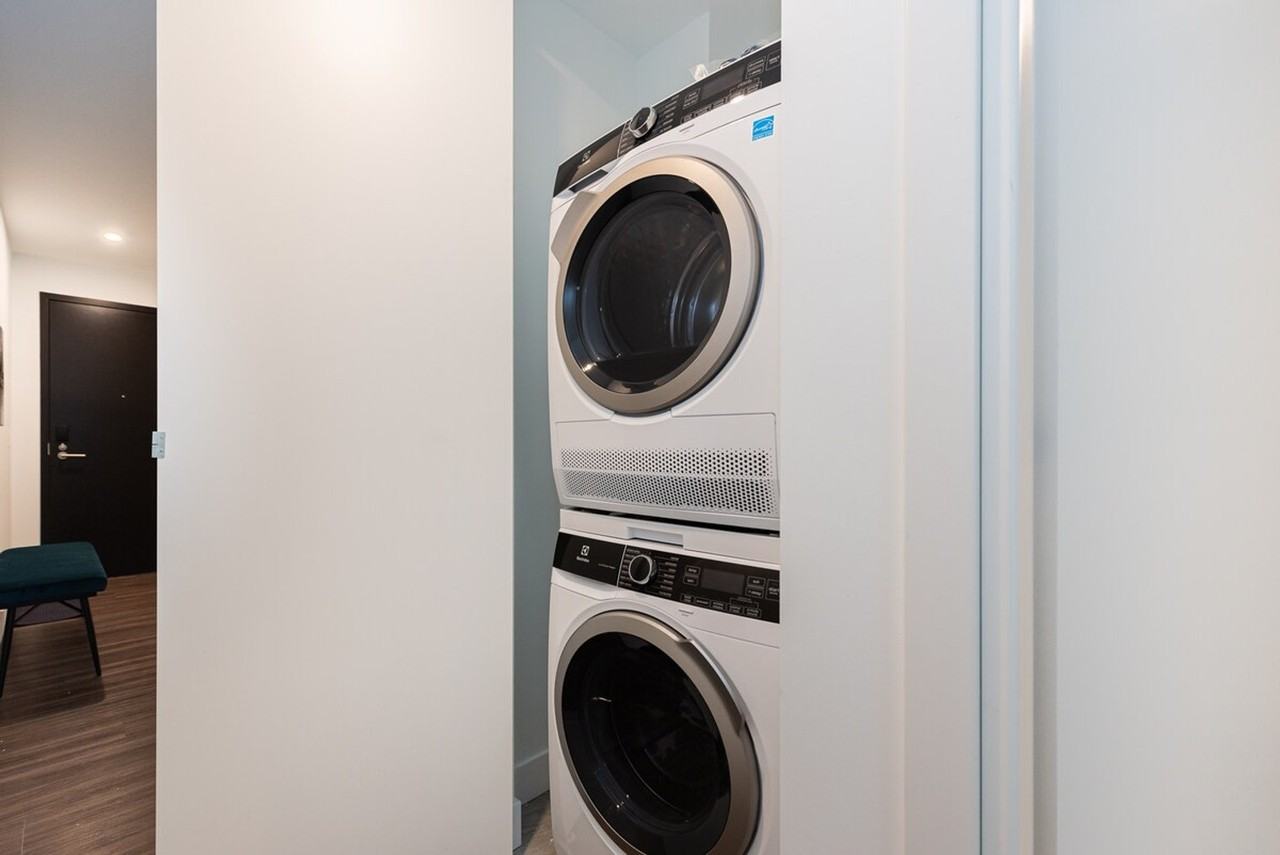 1463 Av Argyle #1261825P - Photo 5 of 40