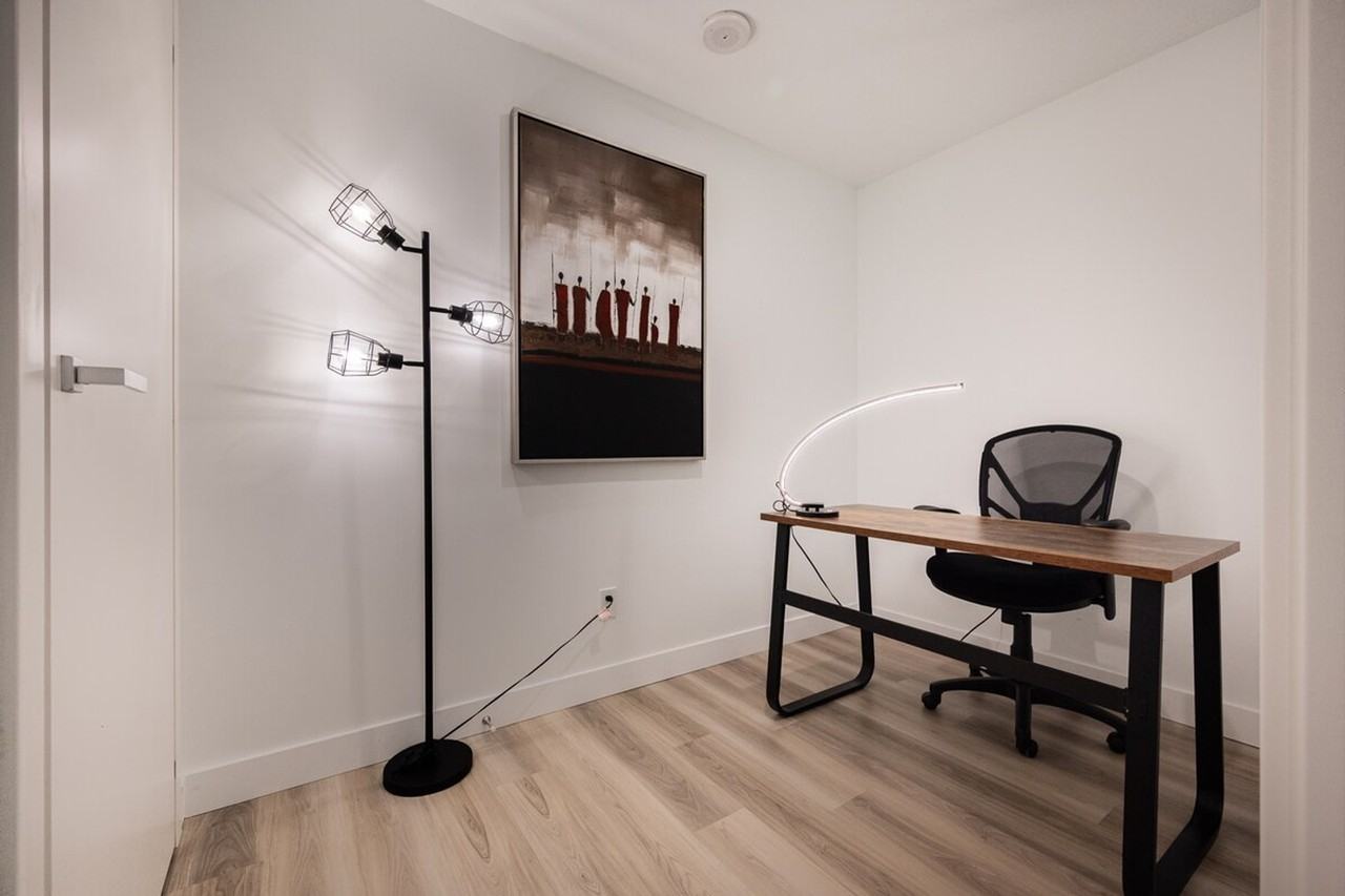 1463 Av Argyle #1261825P - Photo 7 of 40