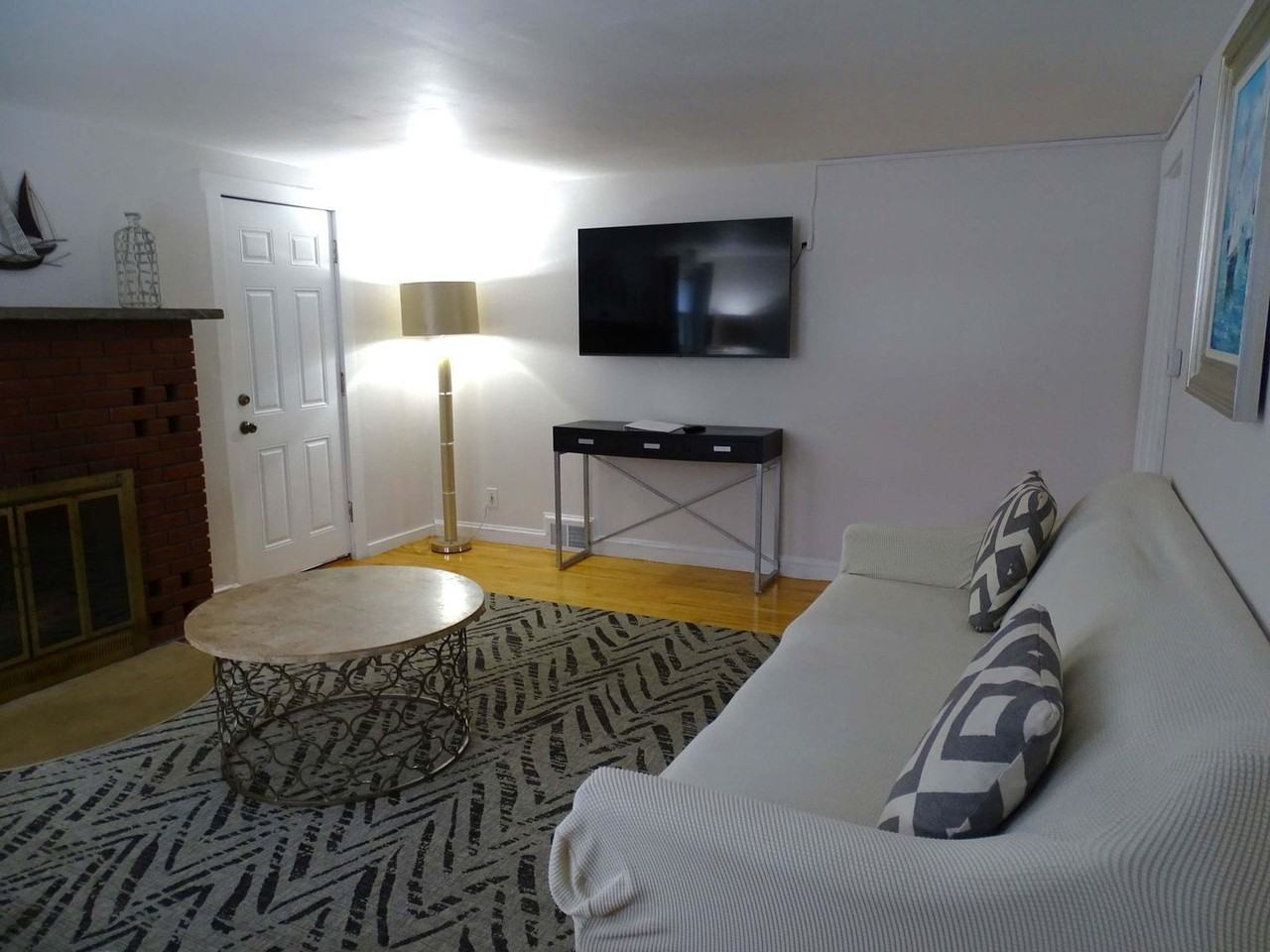 253 Main Street - Photo 4 of 112