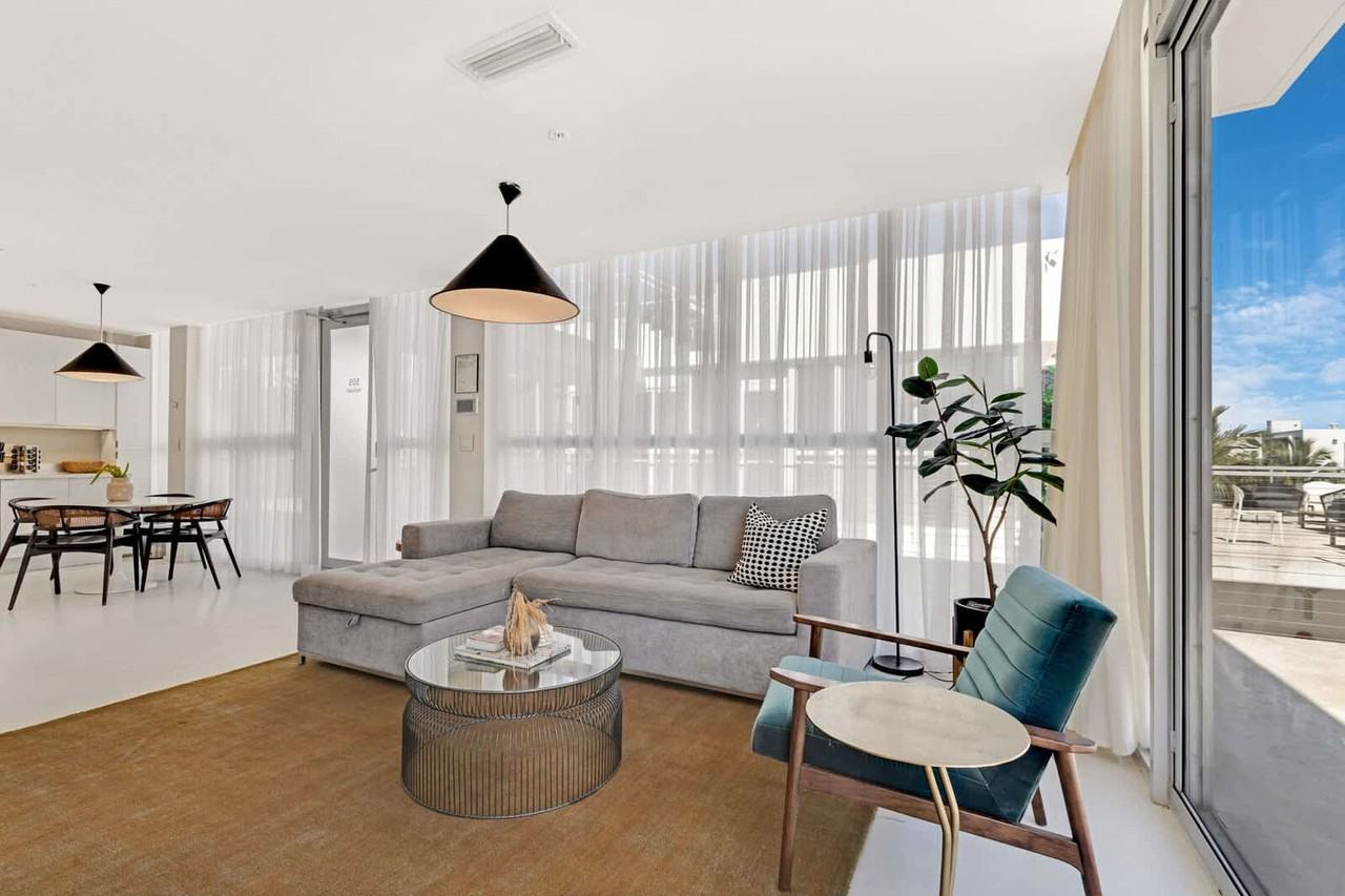 250 Collins Avenue - Photo 2 of 36