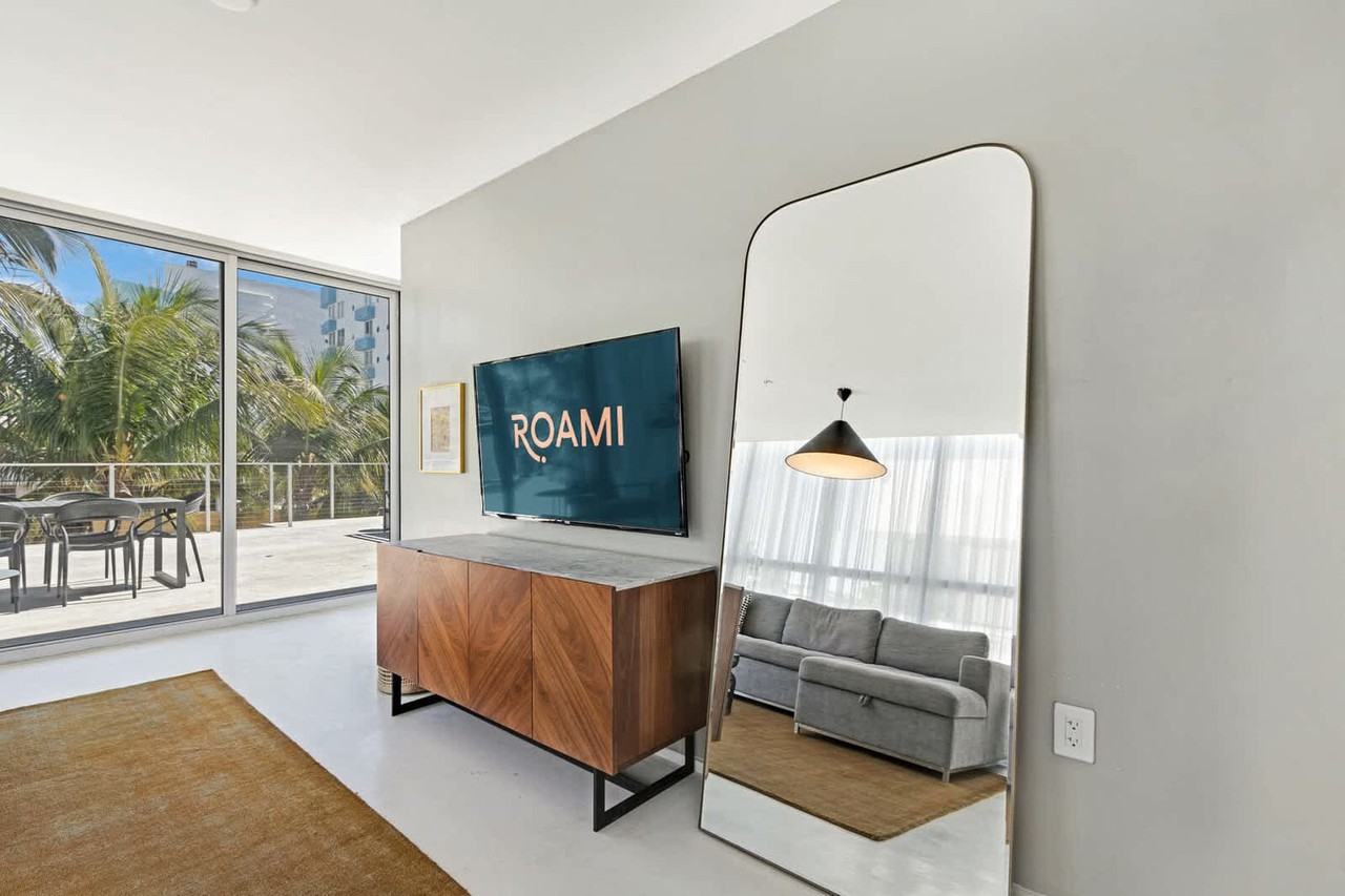 250 Collins Avenue - Photo 3 of 36