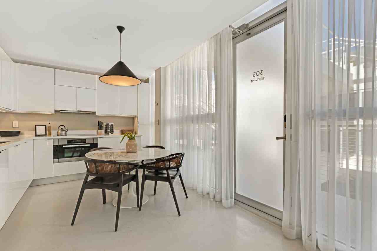 250 Collins Avenue - Photo 5 of 36