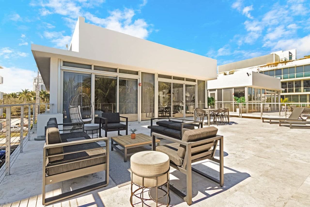 250 Collins Avenue - Photo 7 of 36