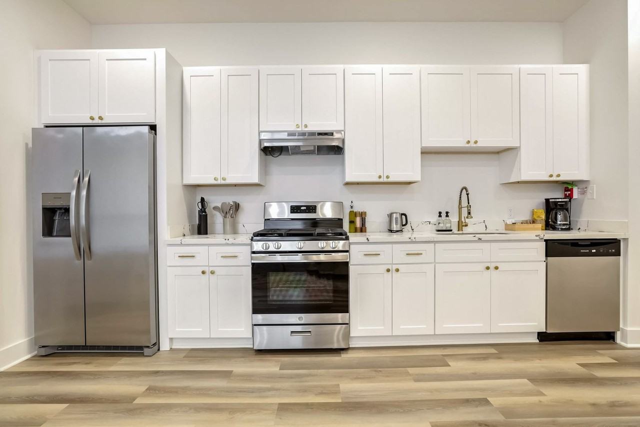 1050 Annunciation Street - Photo 4 of 16