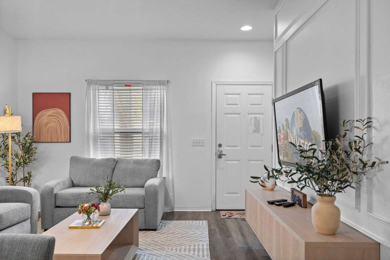 8939 Shine Dr #1280856P - Photo 3 of 32