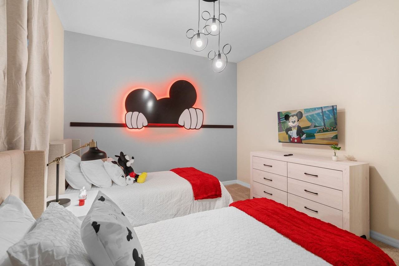 1260 Blue Paradise Way #1280983P - Photo 4 of 50