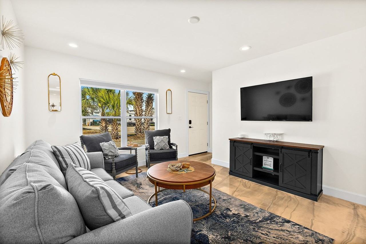 107 A St Apt B #1281923P - Photo 2 of 28