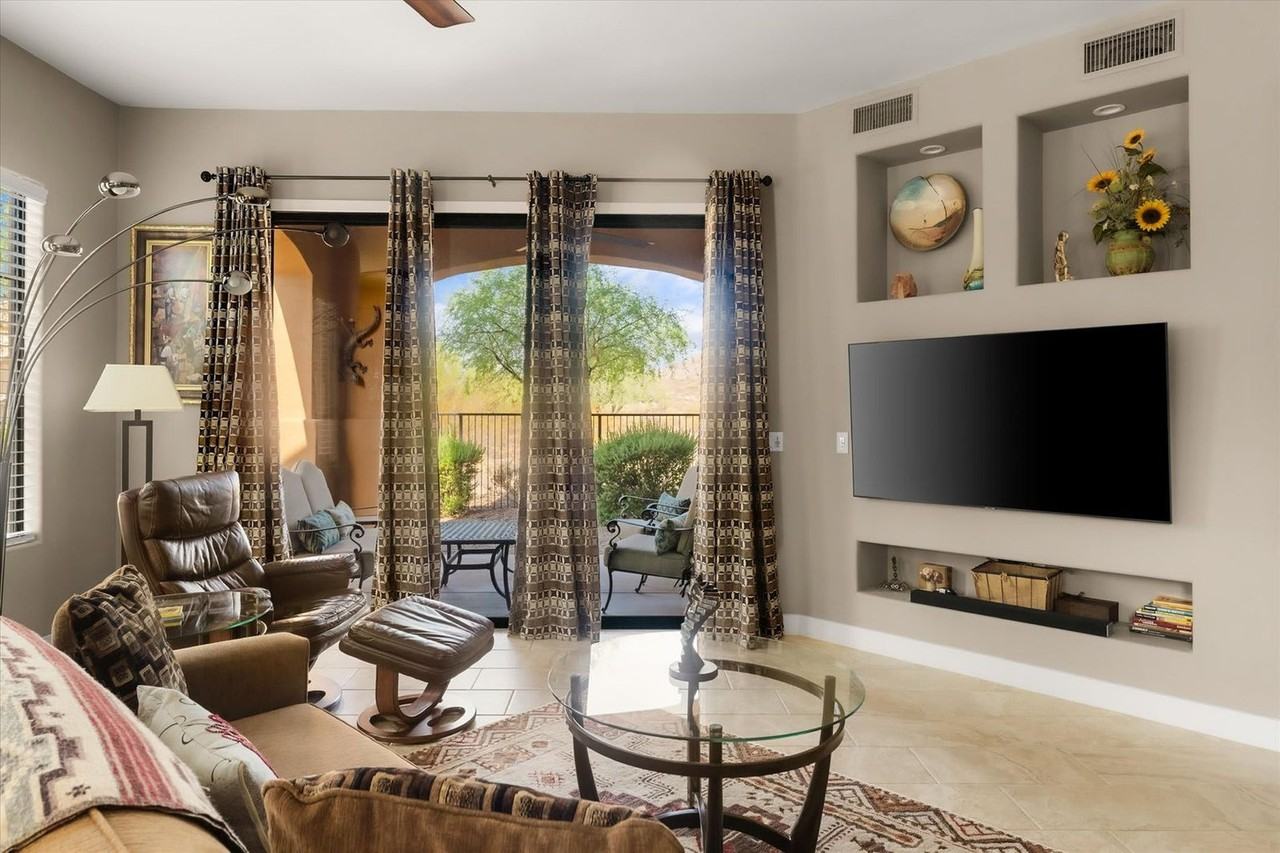 15550 S 5th Ave #1282847P - Photo 3 of 38