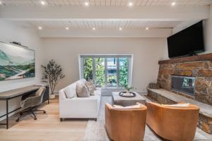 featured image of 725 E Durant Ave