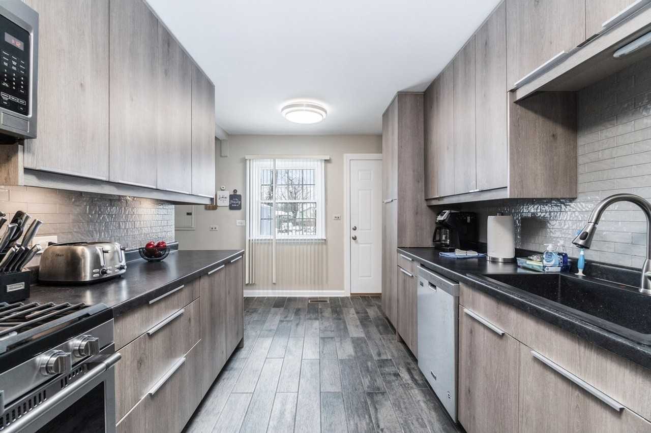 920 Apple St #1285066P - Photo 2 of 19