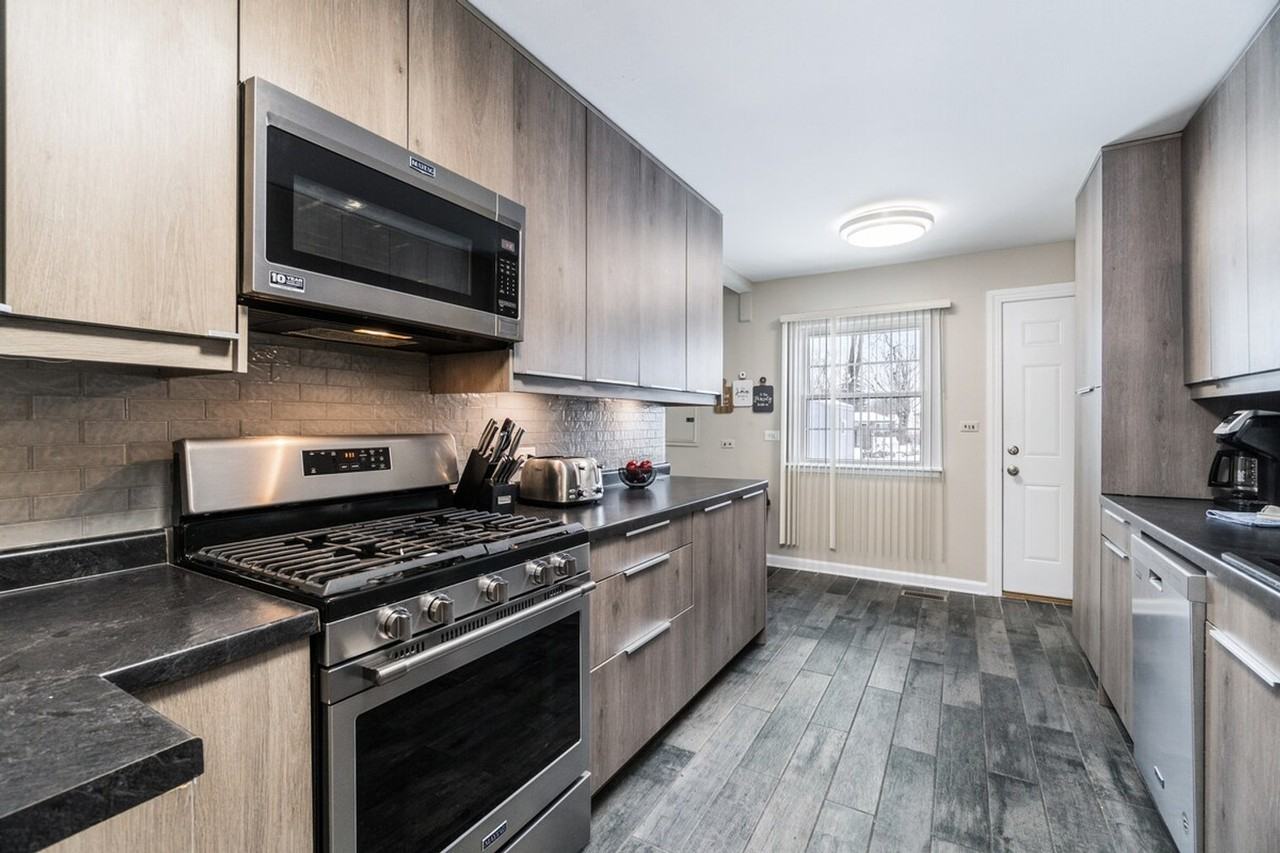 920 Apple St #1285066P - Photo 2 of 19