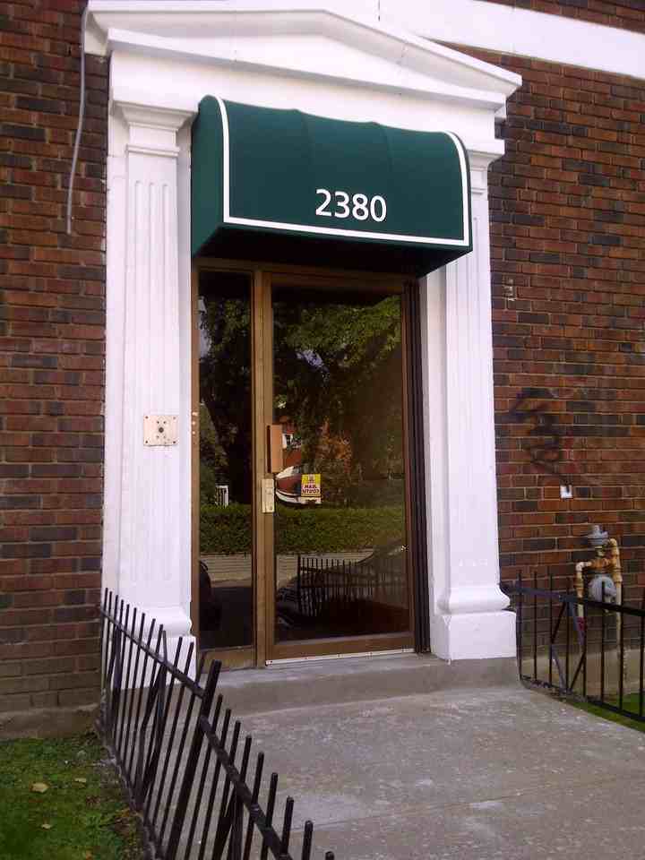 5864 Sherbrooke - Photo 3 of 4