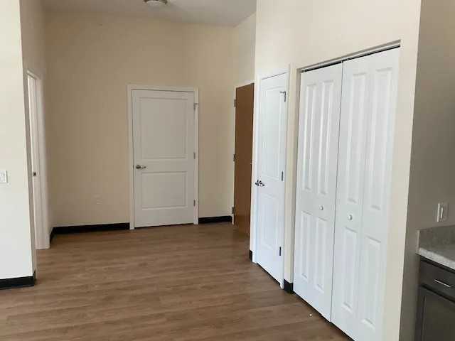 Lakeshore Manor Senior - Photo 5 of 18