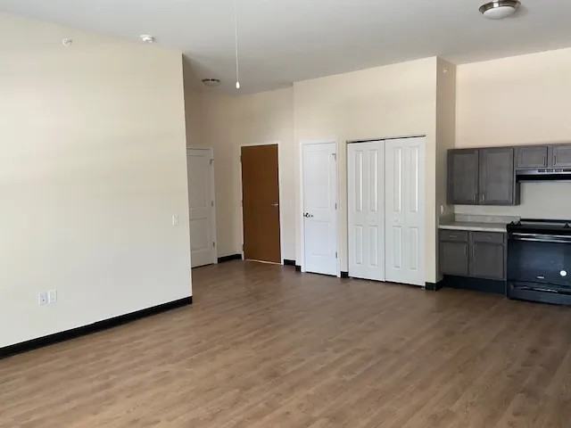 Lakeshore Manor Senior - Photo 6 of 18