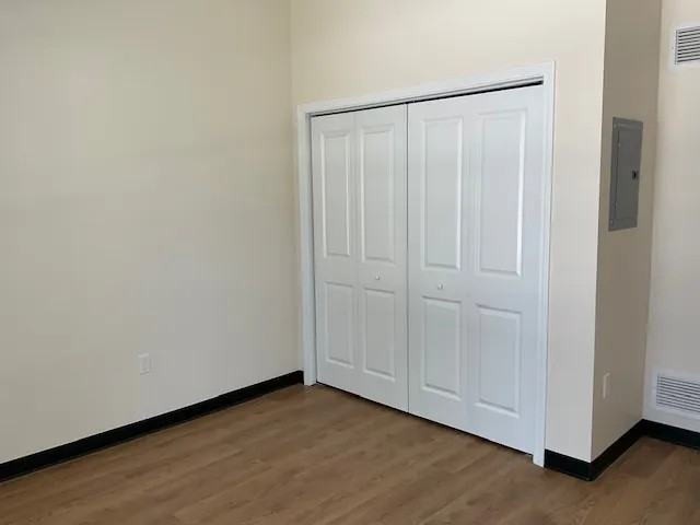 Lakeshore Manor Senior - Photo 7 of 18