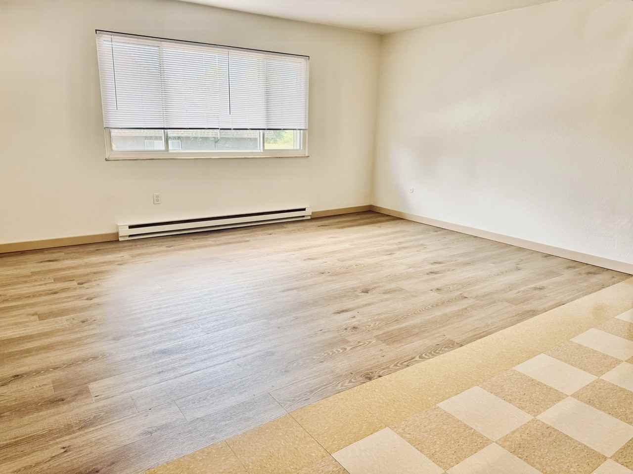 Piccadilly East - Photo 4 of 26