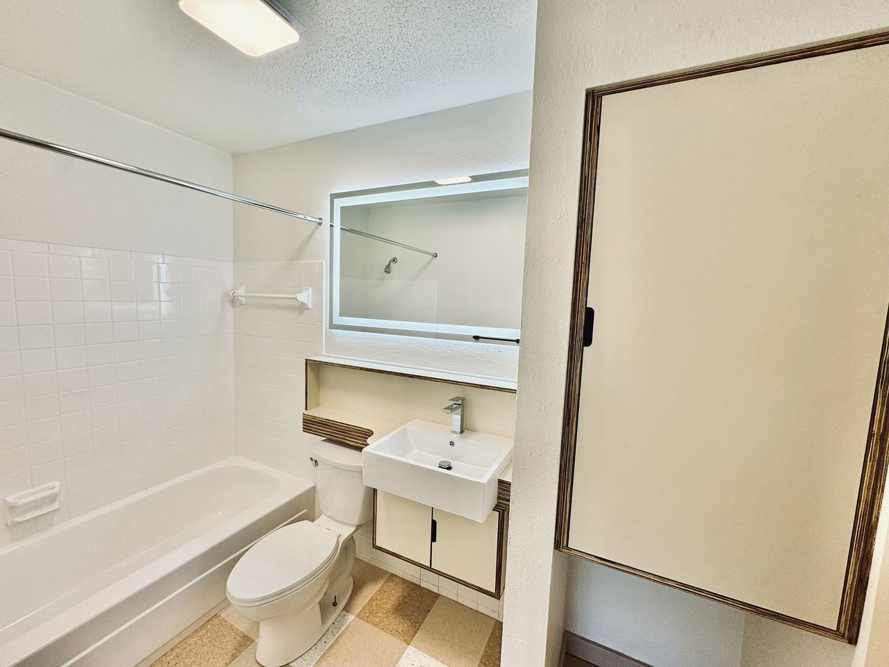 Piccadilly East - Photo 5 of 26