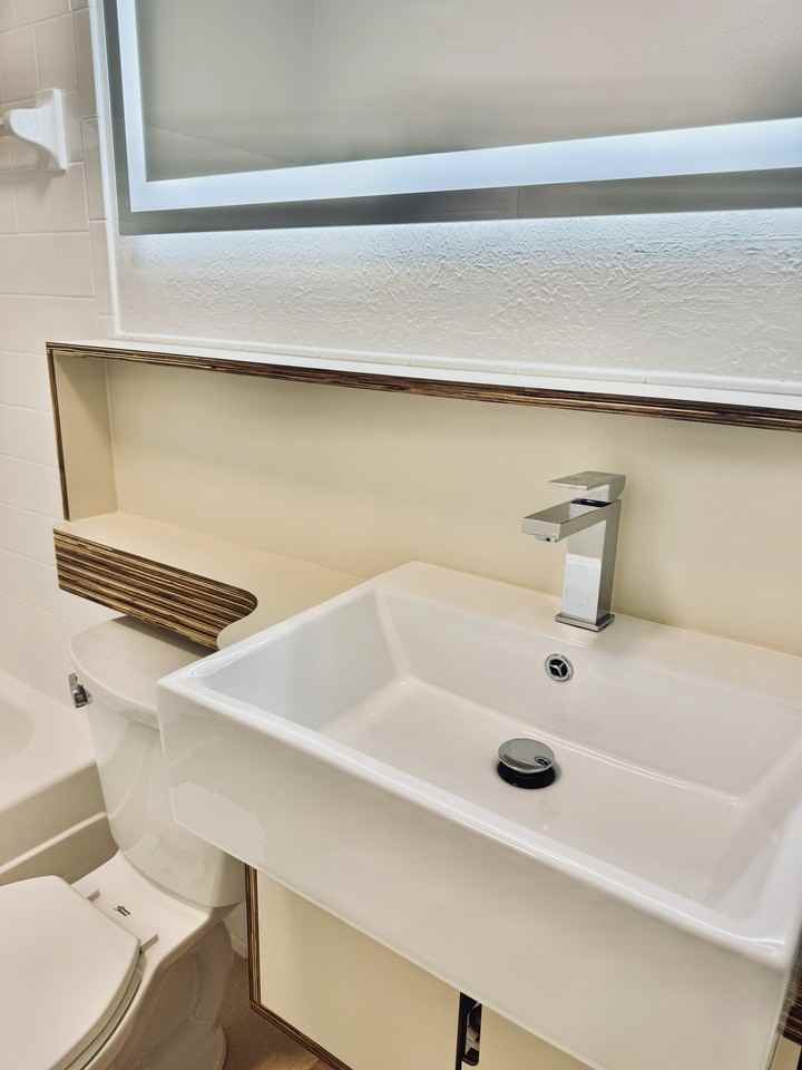 Piccadilly East - Photo 6 of 26