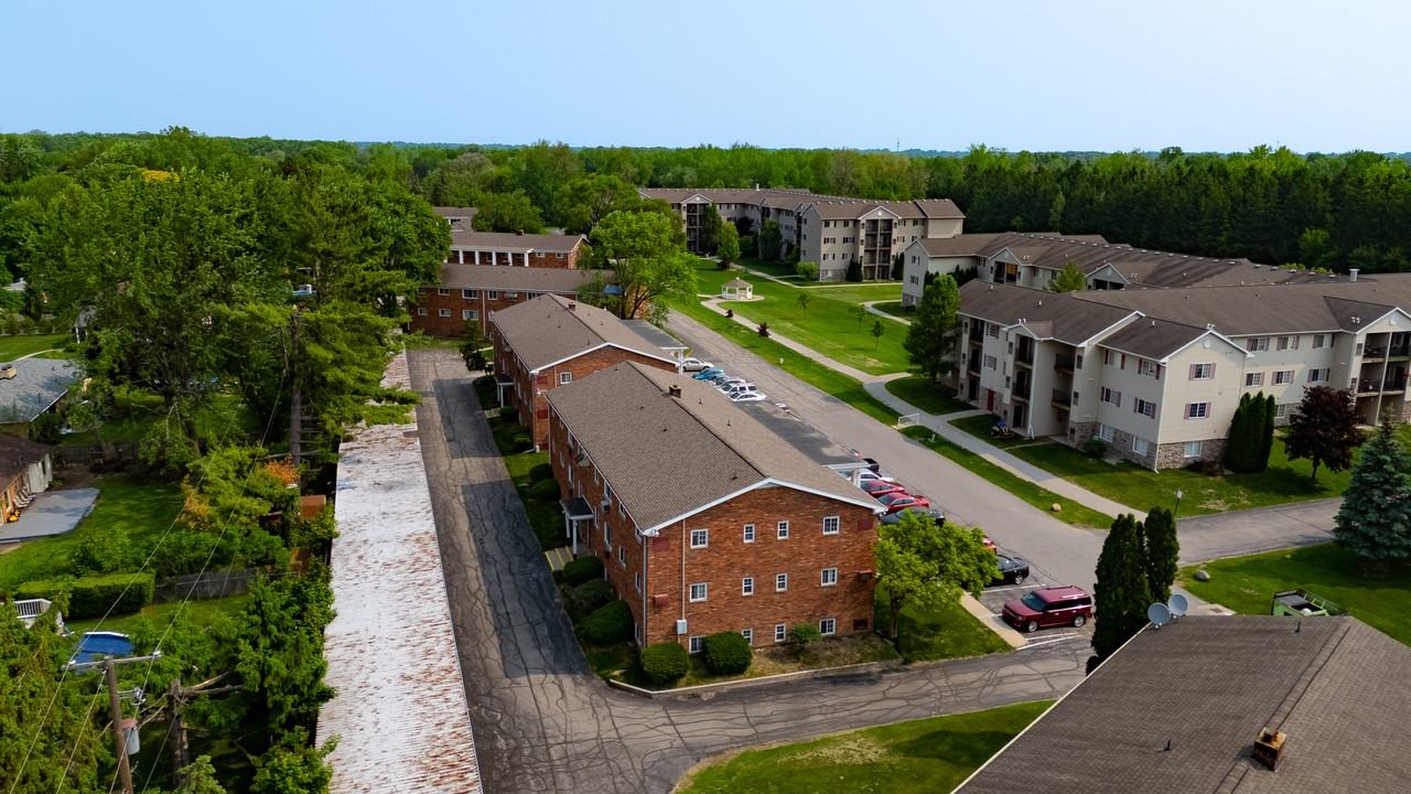 Orchard Manor - Photo 7 of 8