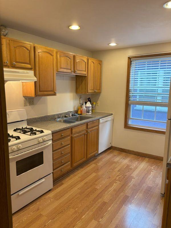 112 Warren Ave - Photo 3 of 9