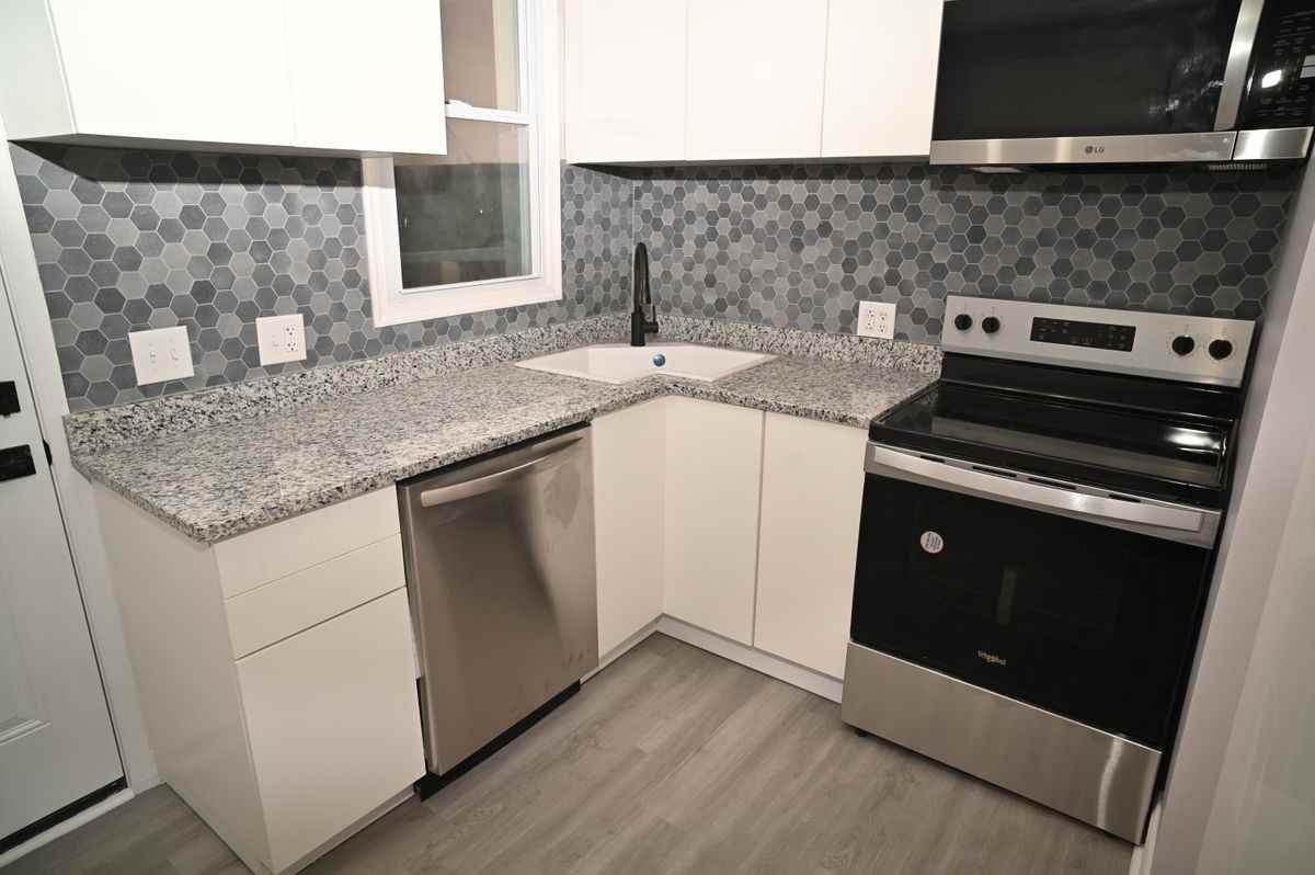 2544 Druid Hill Ave - Photo 3 of 7