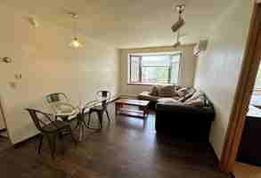 featured image of 211 Linden Ave