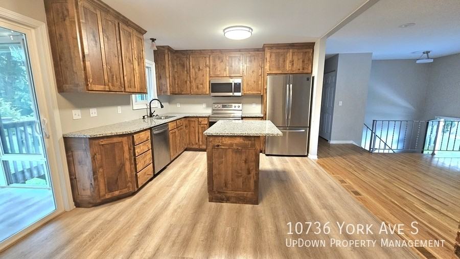 10736 York Ave S - Photo 2 of 18