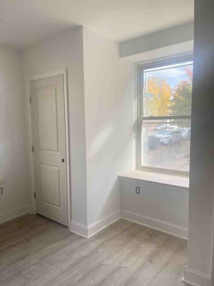 Stoneleigh Court Apartments - Photo 5 of 28