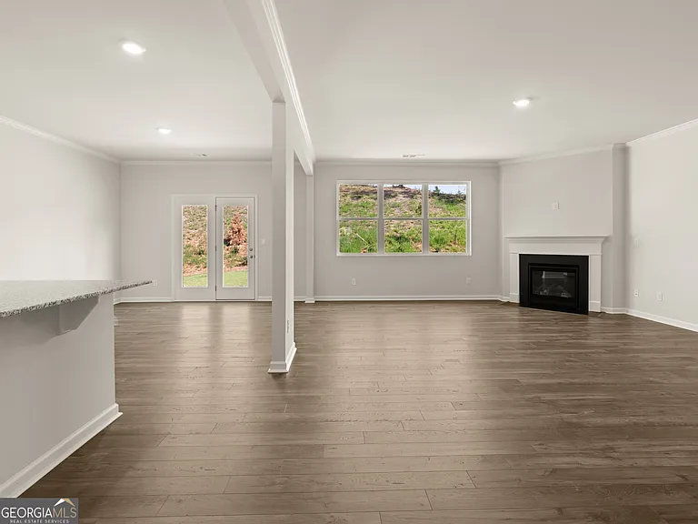 140 Landsdowne Way Se - Photo 2 of 35