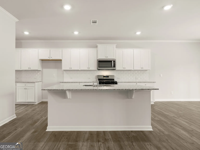 140 Landsdowne Way Se - Photo 3 of 35