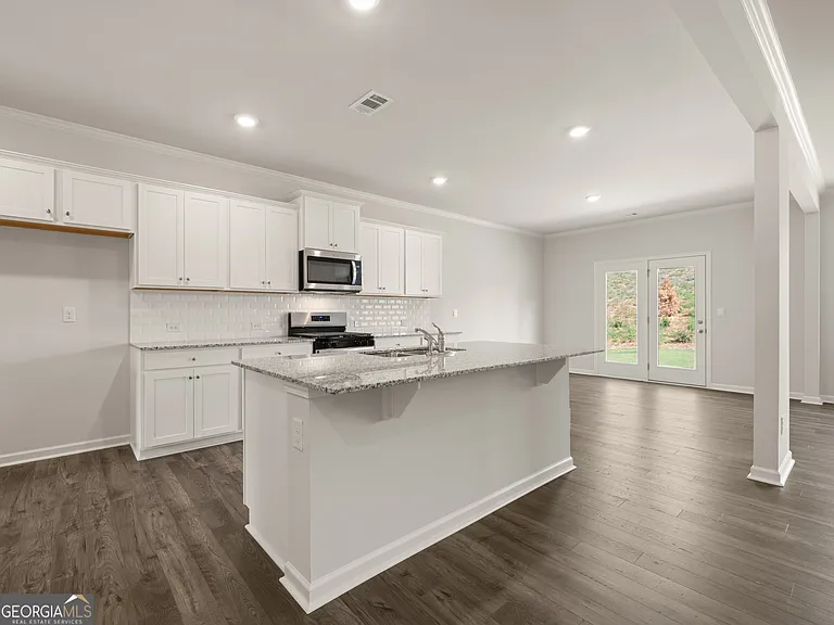 140 Landsdowne Way Se - Photo 4 of 35