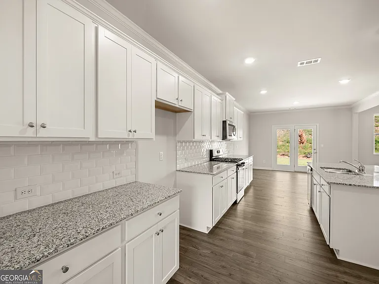 140 Landsdowne Way Se - Photo 5 of 35