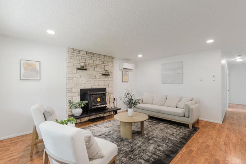 3434 Memorial Park Dr - Photo 3 of 10